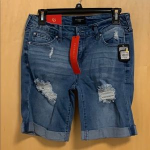 Jean shorts with rips